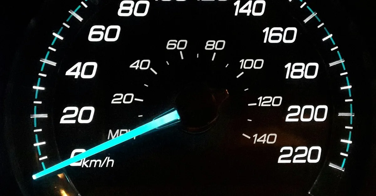 Close-up of a car speedometer and PRNDS gear indicator, illustrating the instrument cluster display used to check oil life percentage
