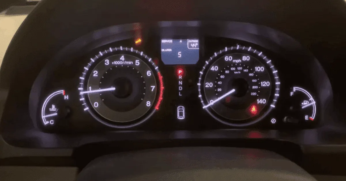 Honda dashboard gauge cluster showing the oil life percentage readout