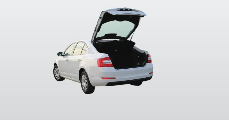 Sedan with its trunk lid raised, seen from the rear three-quarter side