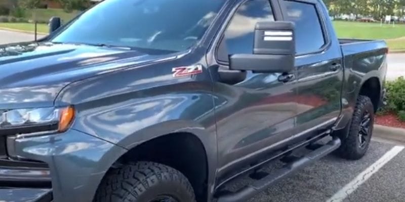 Can You Put Tow Mirrors on a Chevy 1500