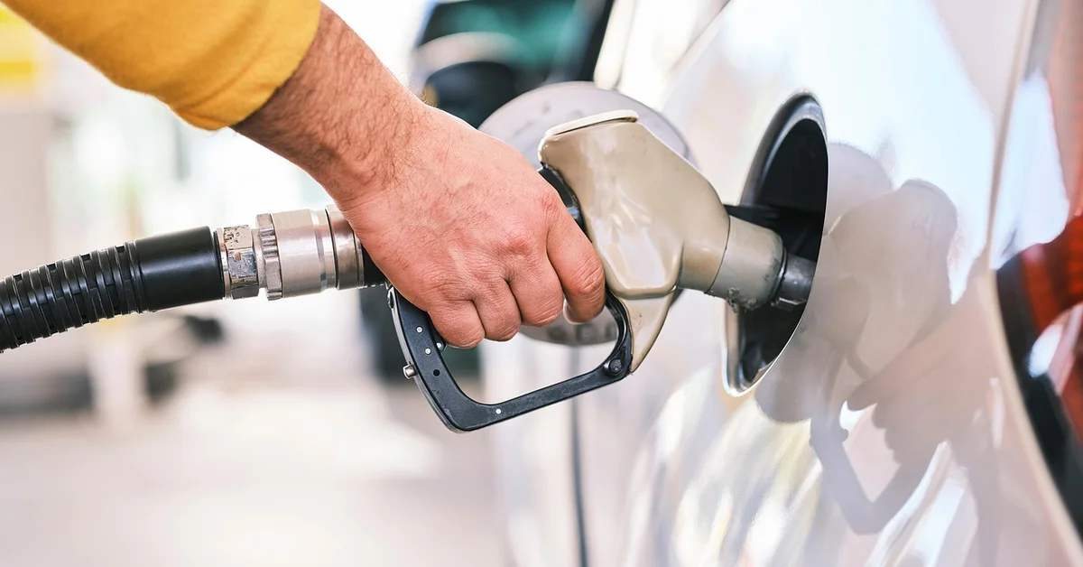 Fueling a car at the gas pump, relevant to Chevy Cruze E85 compatibility