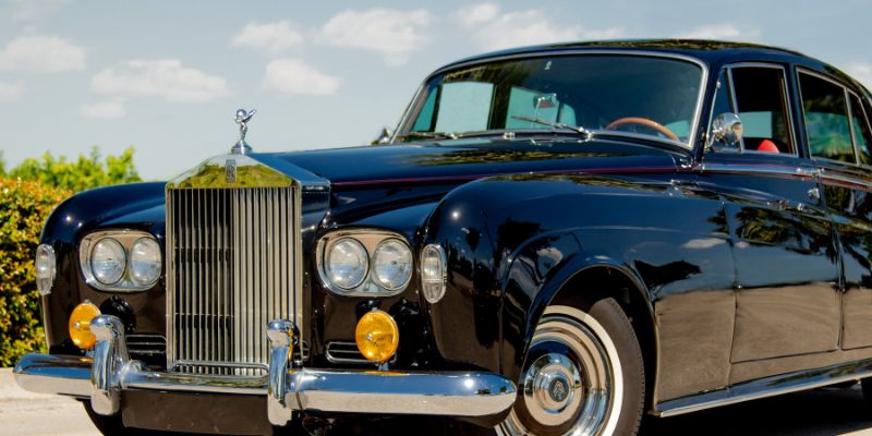 What are Luxury Car Brands: Ultimate Guide to Opulence