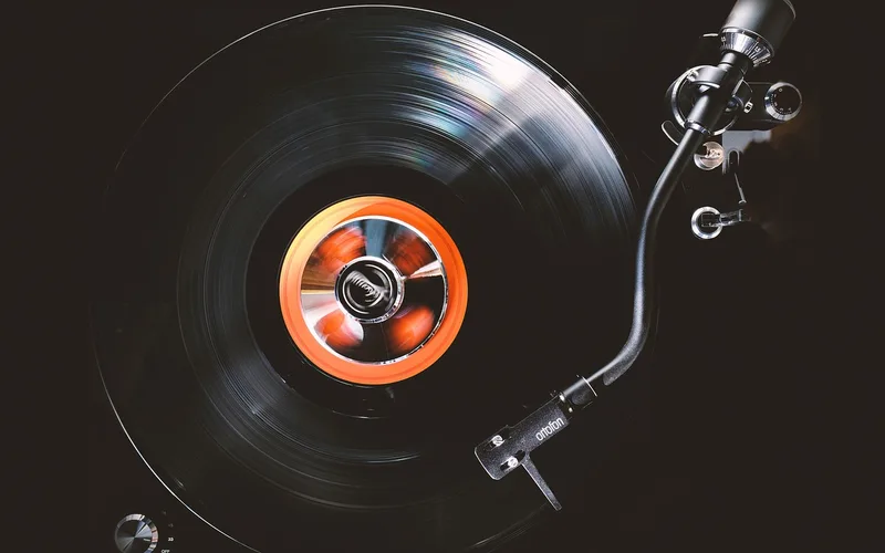 Tracy Chapman's self-titled 1988 debut album Vinyl record on a turntable, representing Tracy Chapman's 1988 debut album release