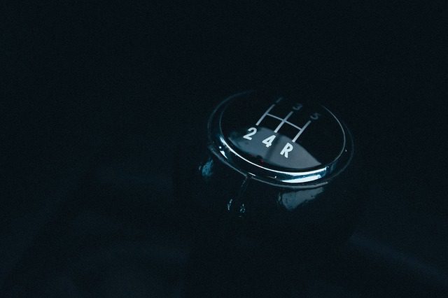 Automatic transmission gear shifter inside a car with a DCT gearbox