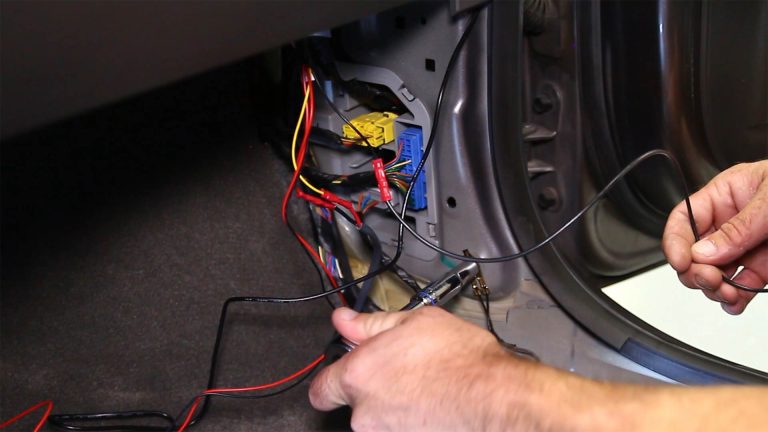 How to Ground a Wire in a Car