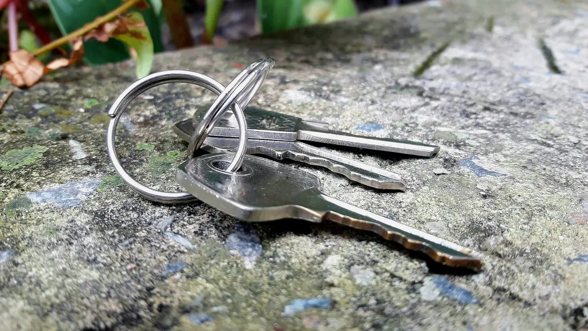 Close-up of a locksmith holding a car key