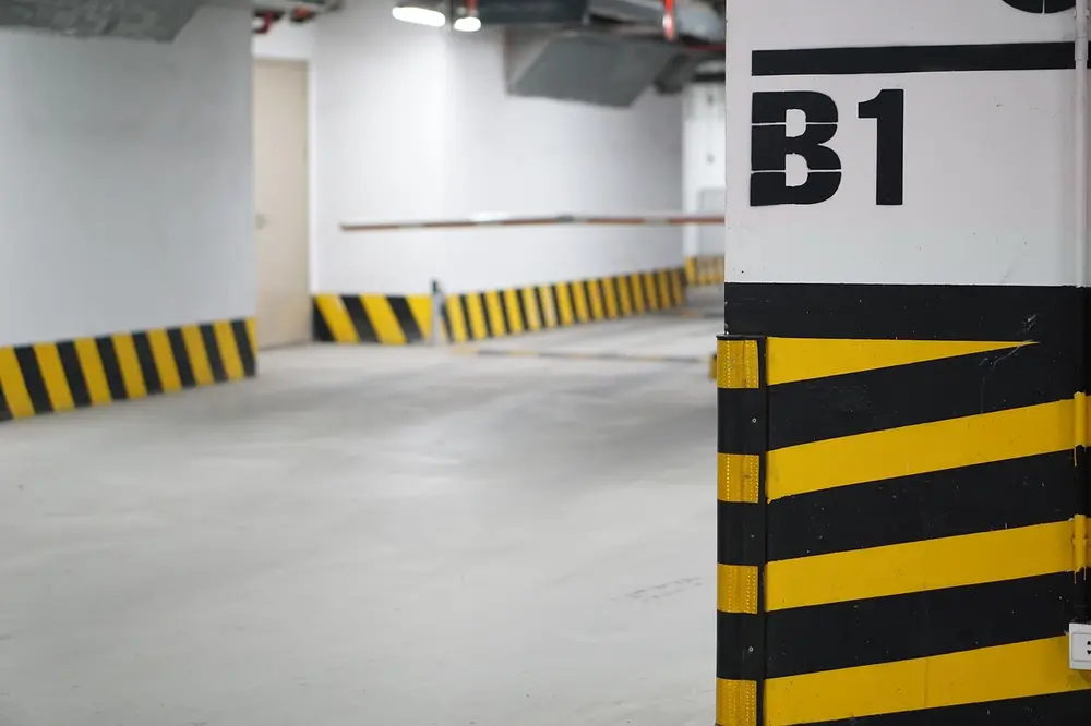 Empty underground car park, the kind of parking structure worth checking for spawned cars in GTA 5