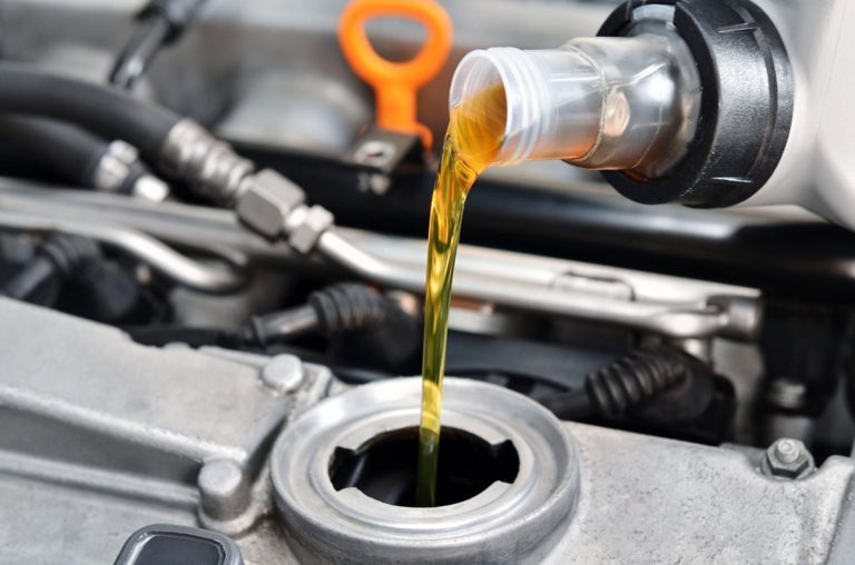 How Long Does It Take to Change Oil in Car