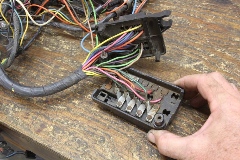 How to Clean Corroded Car Fuse Box