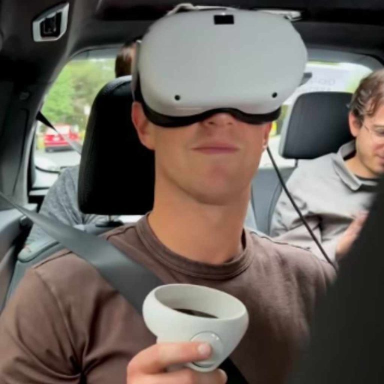 Can You Play Oculus In The Car?
