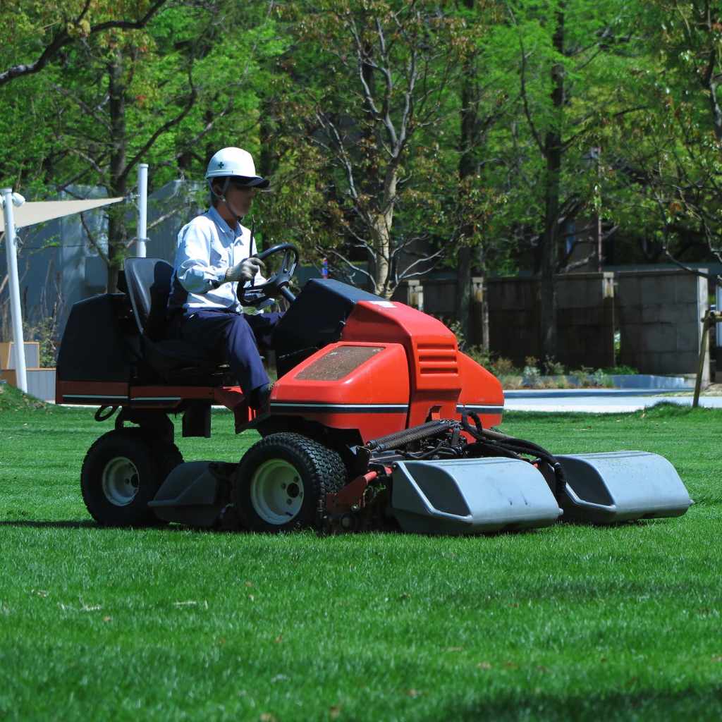 How to Clean a Lawn Mower Carburetor Without Removing It