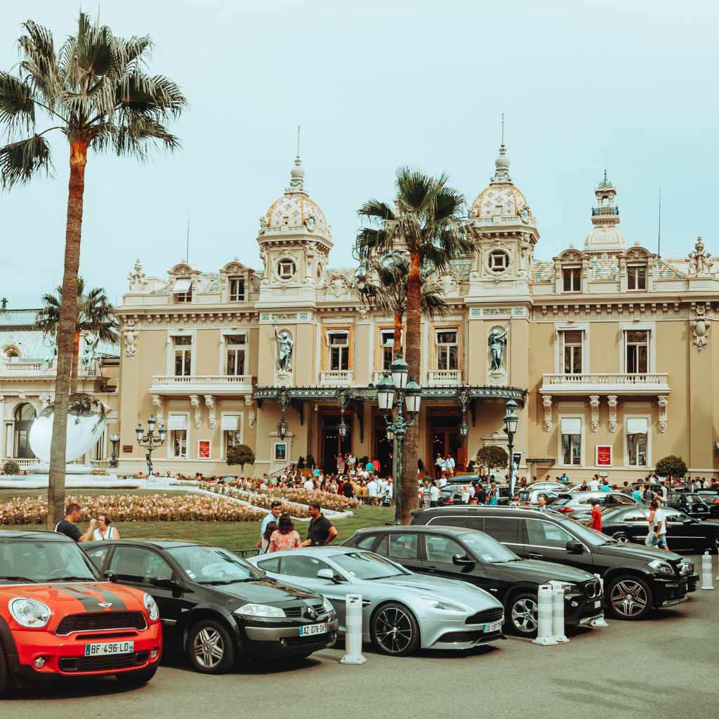 How to Park Between Two Cars Like a Pro