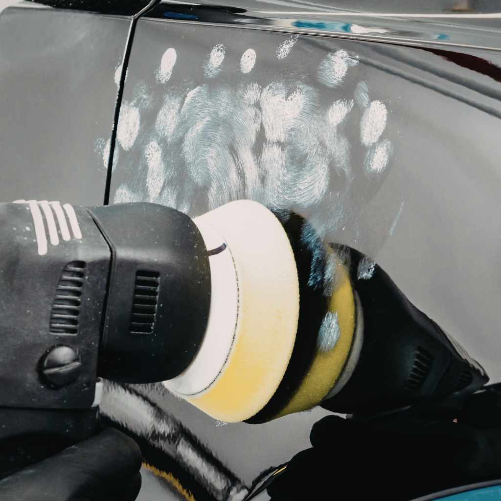 How to Pinstripe a Car With Paint