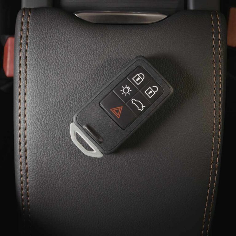 How to Carry Car Keys Safely and Conveniently