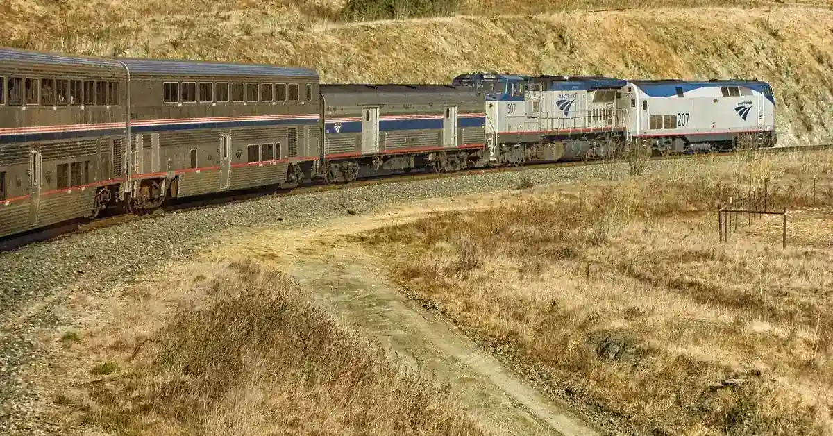 Amtrak passenger train traveling on tracks where the dining car is located mid-train