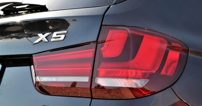 BMW taillight badge for early lease return guide