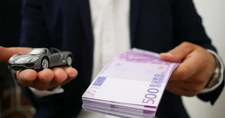 Toy car and cash representing a car loan payment calculation