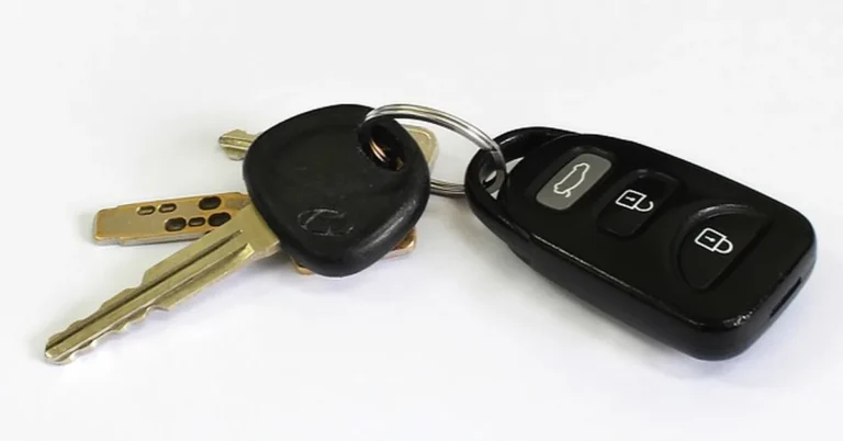 Car remote key fob with lock and trunk buttons