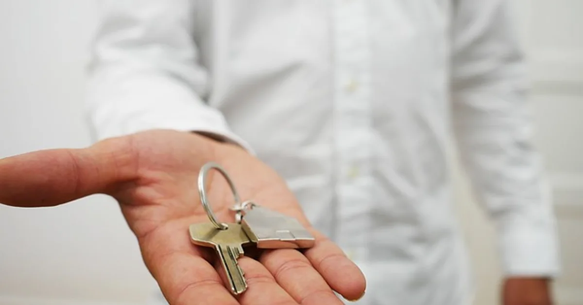 Handing over a set of car keys