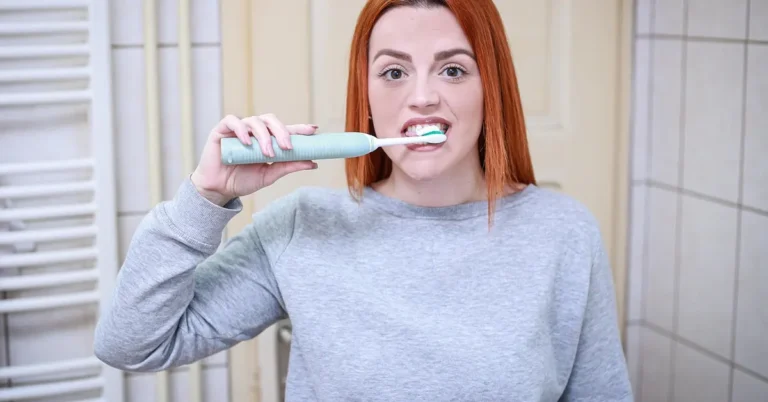 How to Use an Electric Auto Toothbrush