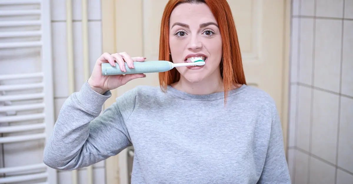 How to Use an Electric Auto Toothbrush