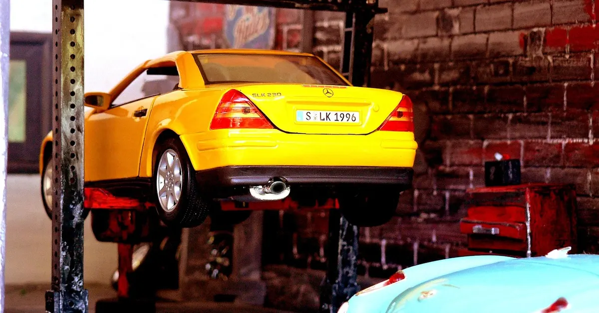Pros and Cons of Being an Automotive Service Technician