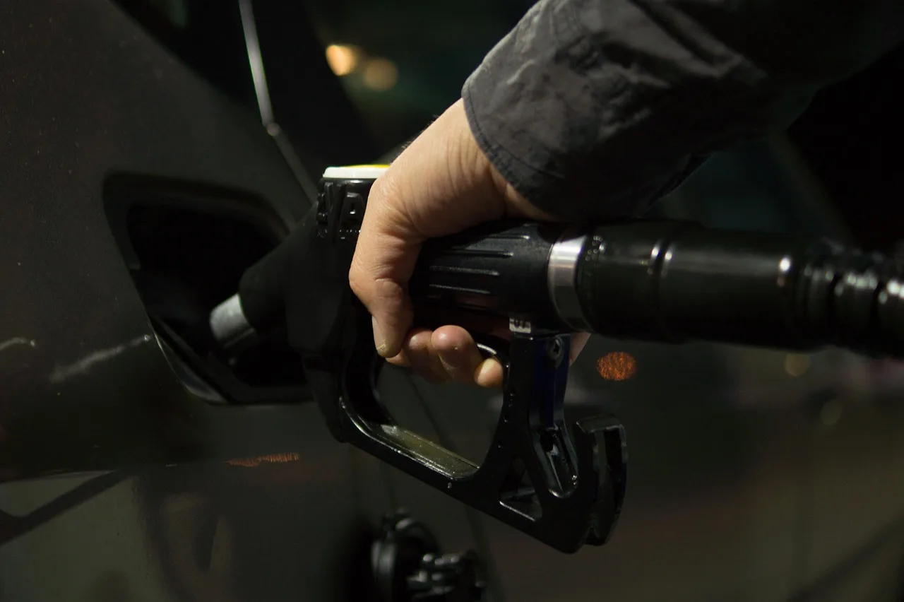 Does AWD hurt fuel economy a lot?