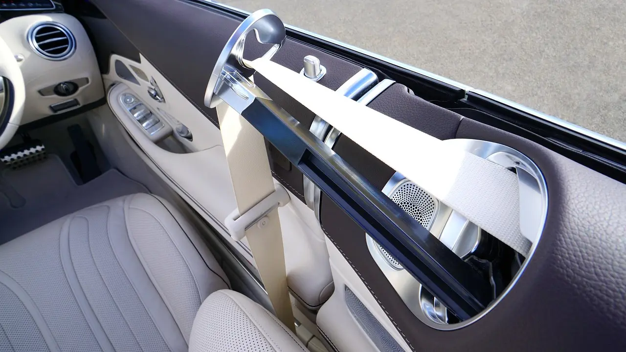 How thick should a seat belt pad be for daily commuting?