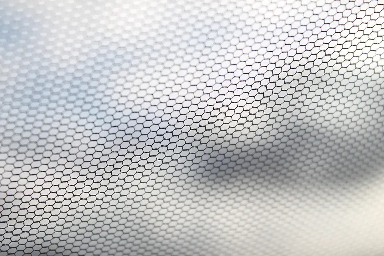 Mesh or breathable fabric: best for maximum airflow