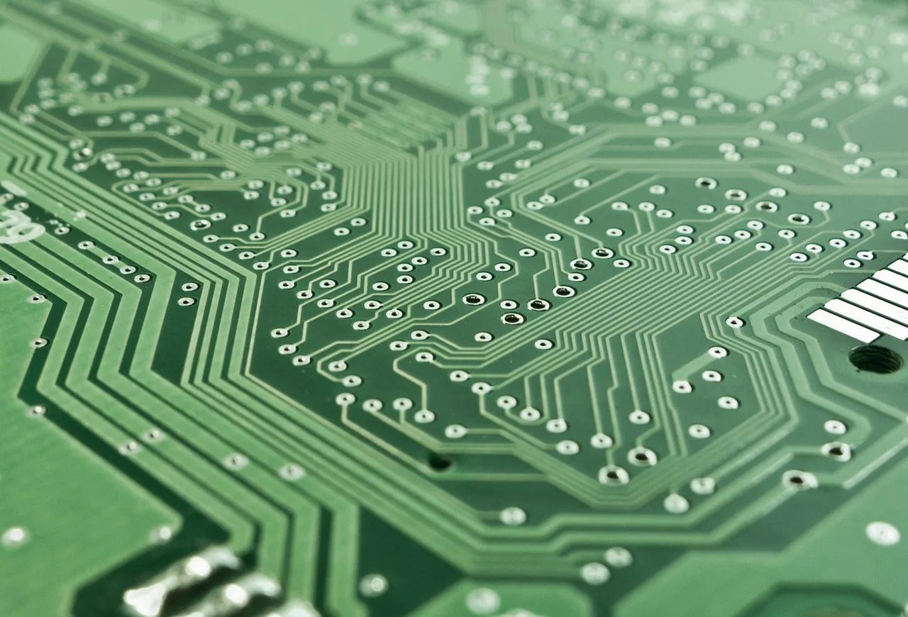 What is the difference between automotive technology and automotive engineering?