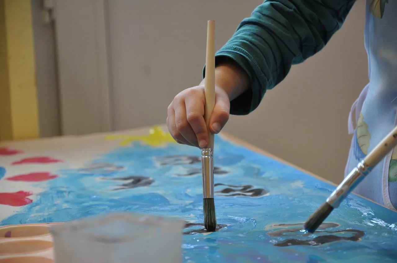 How do brush size and handle shape affect results?