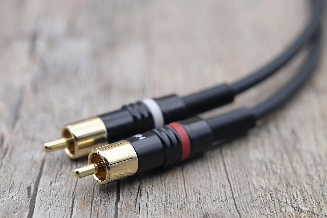 What causes alternator whine in car audio RCA cables?