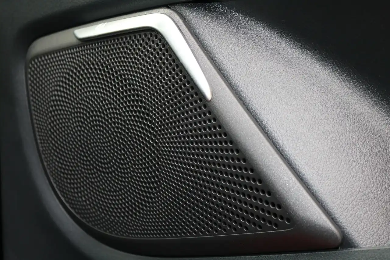 How does a car audio system work?