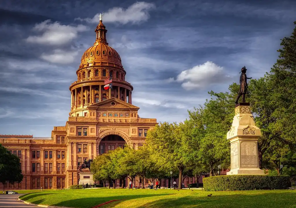 What do Texas and Austin auto tech teacher salaries look like?