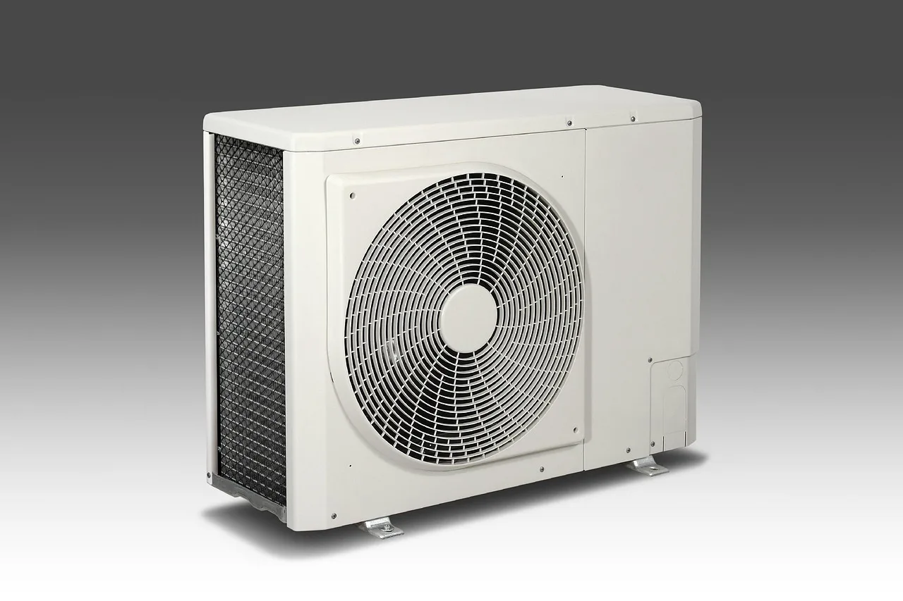 What is the difference between manual air conditioning and automatic climate control?