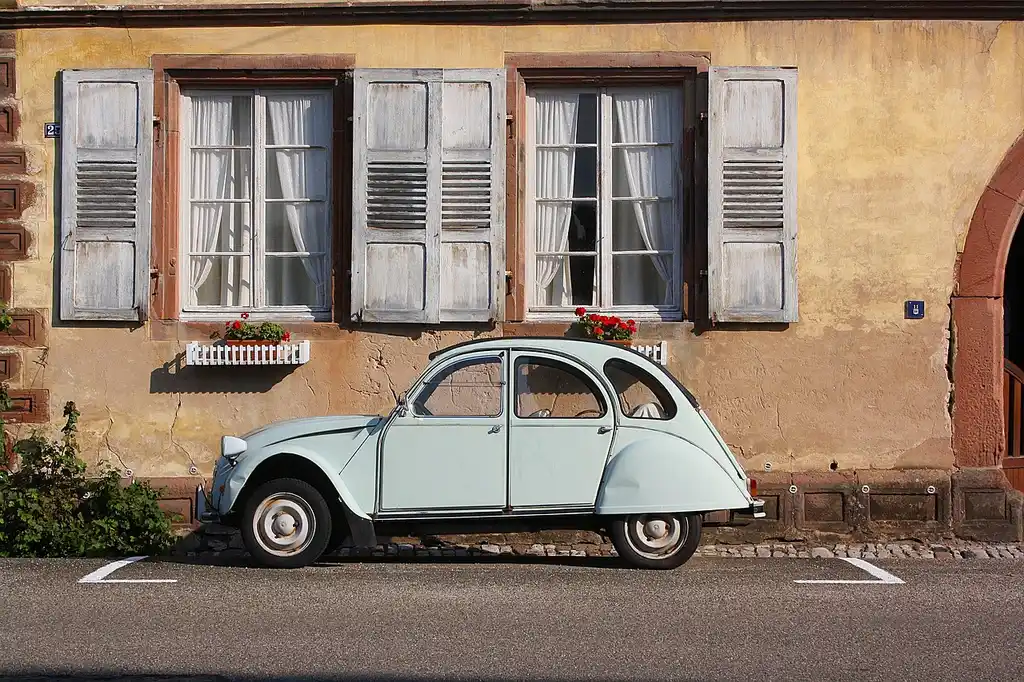 When Did Cars Stop Having Crank Windows? in a sedan interior with manual crank and power window controls